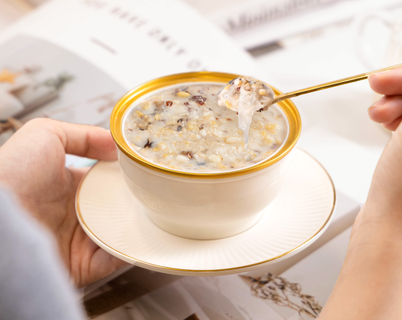 正式面对市场招商及亮相品牌，开创开盖即食的燕窝粥，上新即食燕窝系列。